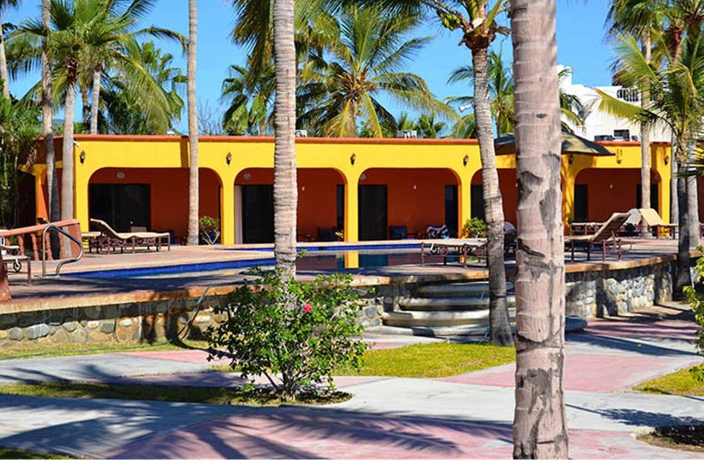Hotel Playa Del Sol لوس باريليس المظهر الخارجي الصورة