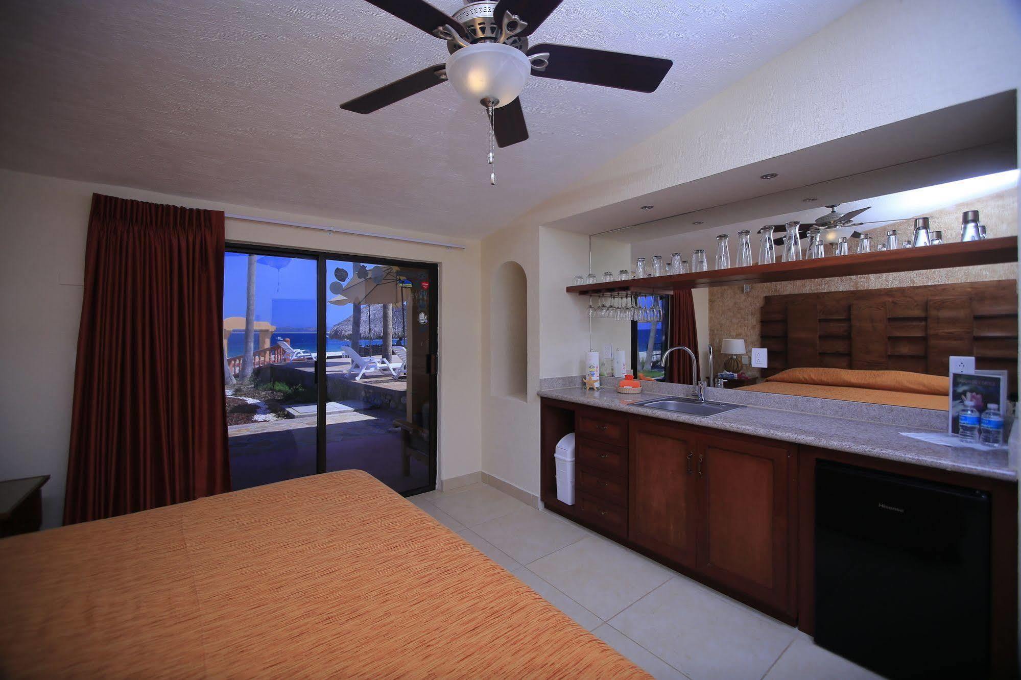 Hotel Playa Del Sol لوس باريليس المظهر الخارجي الصورة