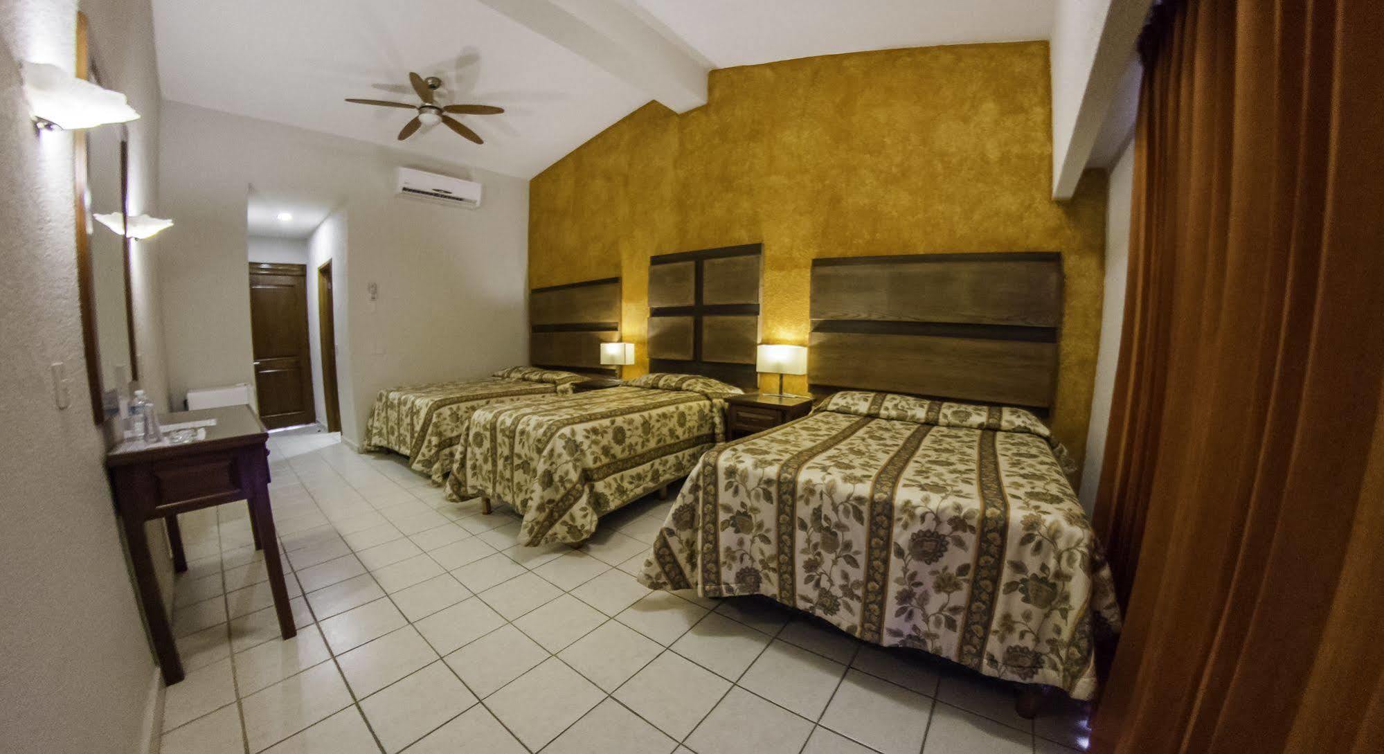 Hotel Playa Del Sol لوس باريليس المظهر الخارجي الصورة