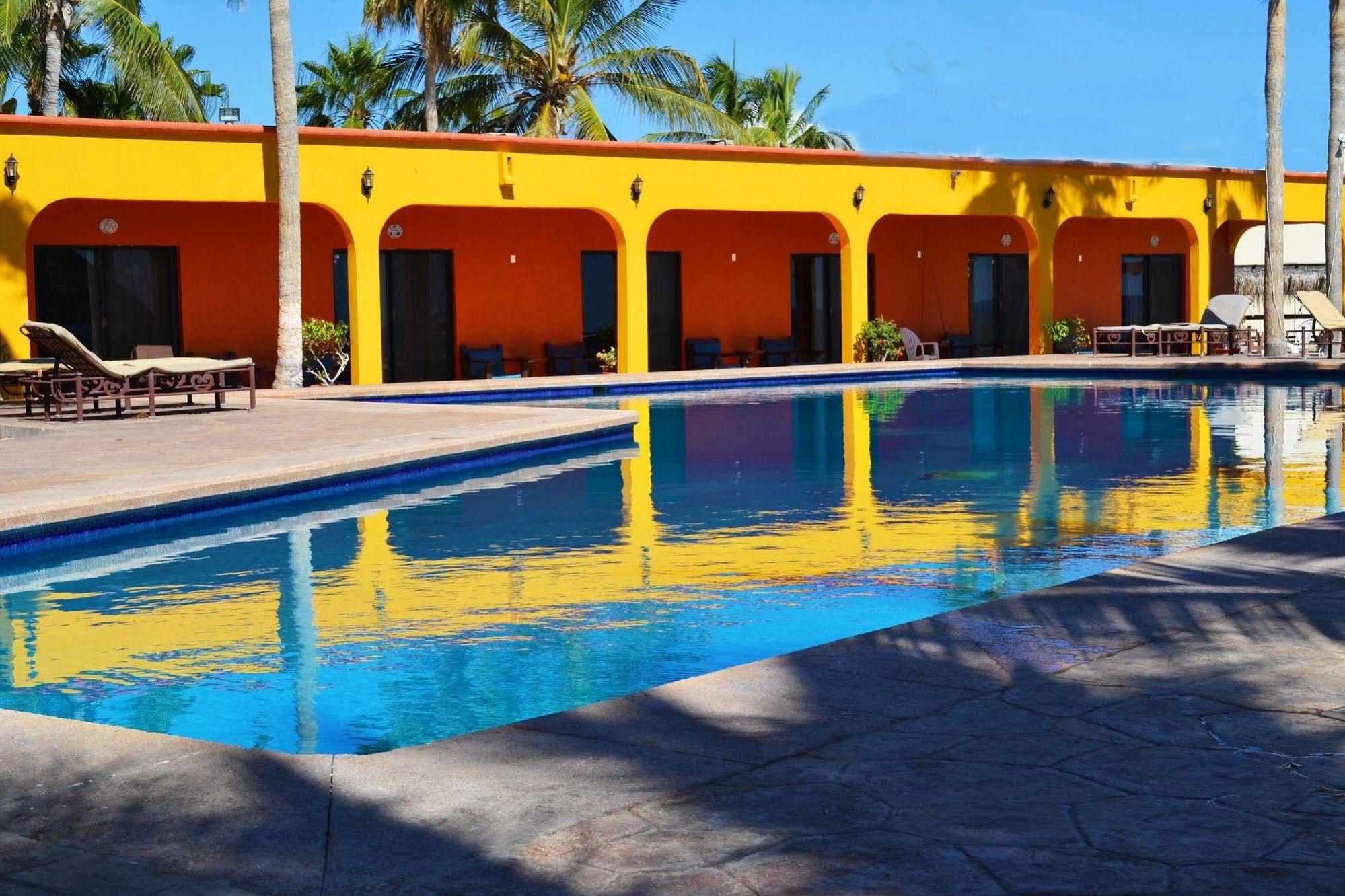Hotel Playa Del Sol لوس باريليس المظهر الخارجي الصورة